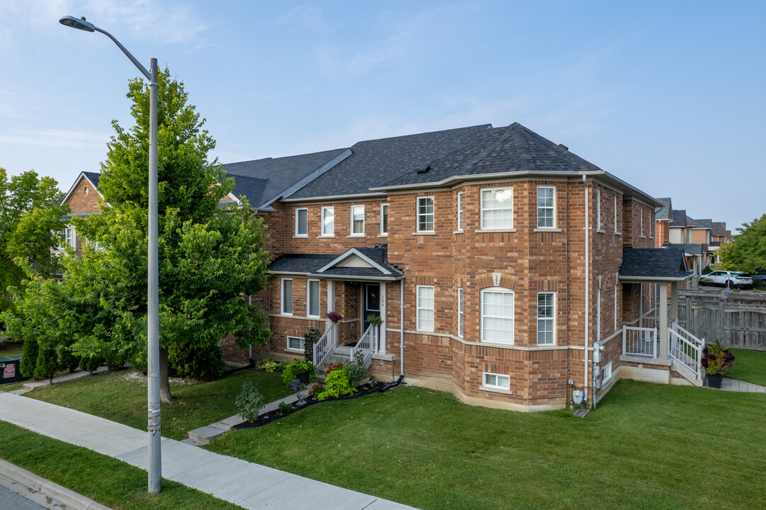 206 Pleasant Ridge Av in Vaughan, ON - Building Photo