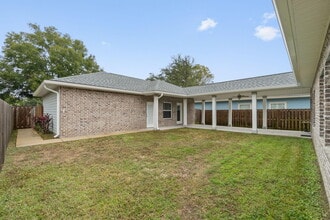 33 8th Ave in Shalimar, FL - Building Photo - Building Photo