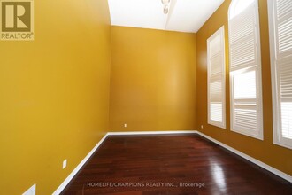 71 Boulderbrook Dr in Toronto, ON - Building Photo - Building Photo