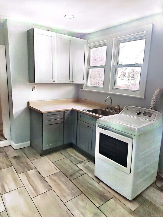 9 W 15th St in Bayonne, NJ - Building Photo