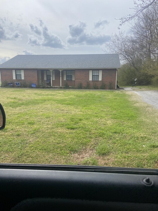 11 Patrick Rd in Fayetteville, TN - Building Photo