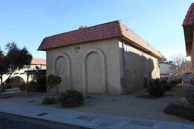 1708 Cordoba Ln in Las Vegas, NV - Foto de edificio - Building Photo