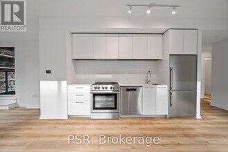 101 Roehampton Ave in Toronto, ON - Building Photo - Building Photo