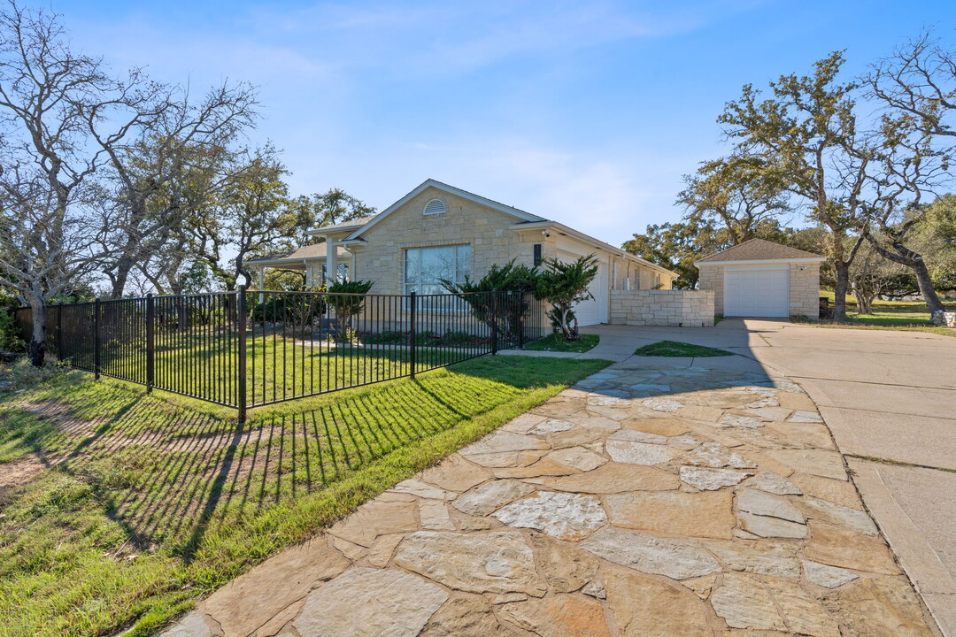 3106 MacArthur Ave in Lago Vista, TX - Building Photo