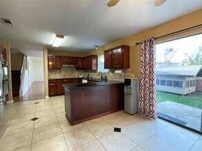 3103 Ashford Bend Dr in Houston, TX - Building Photo - Building Photo