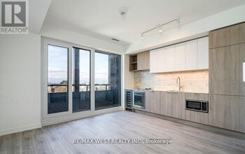 2020-2020 Bathurst St in Toronto, ON - Building Photo - Building Photo