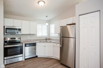 607 Woods Crossing Dr in Indianapolis, IN - Building Photo - Building Photo