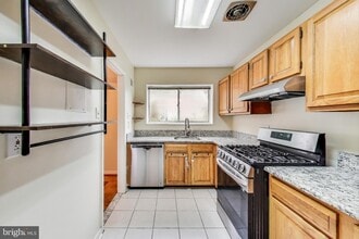 10613 Montrose Ave, Unit 4 in Bethesda, MD - Building Photo - Building Photo