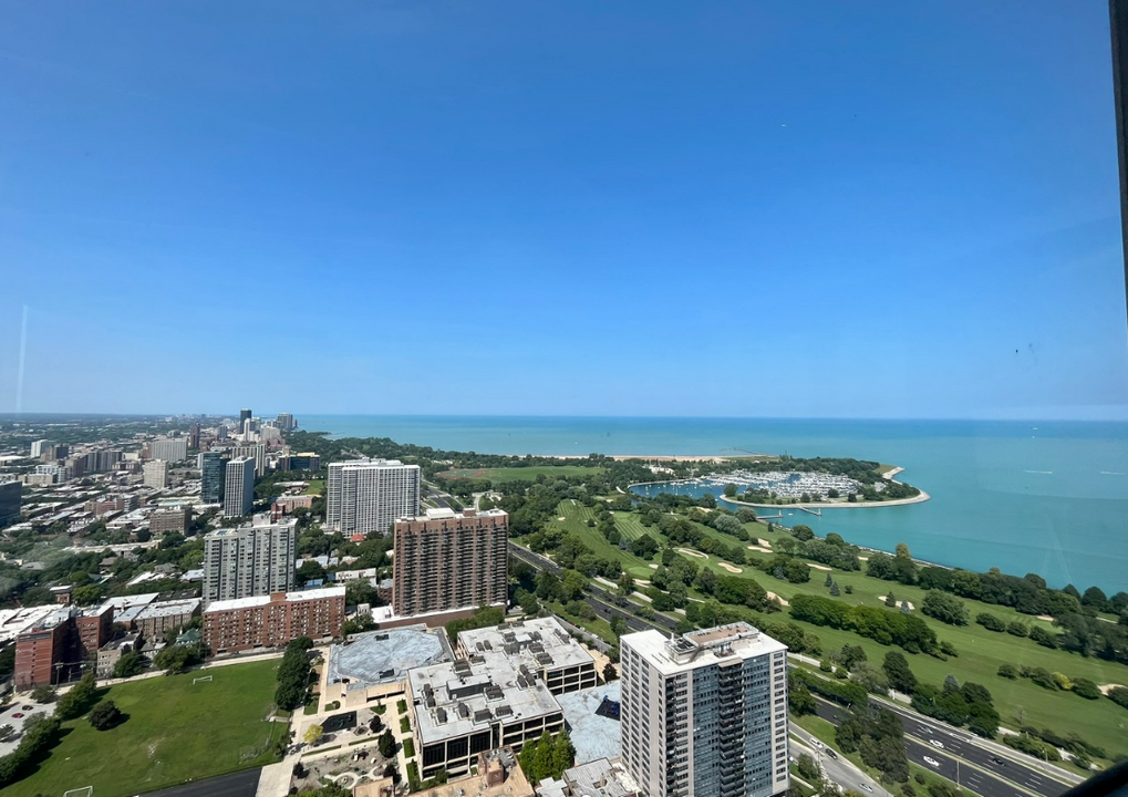 655 W Irving Park Rd, Unit 5316 in Chicago, IL - Building Photo