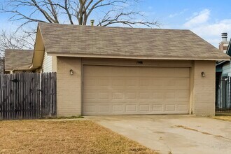 2006 Twisted Oak Cir in Norman, OK - Building Photo - Building Photo