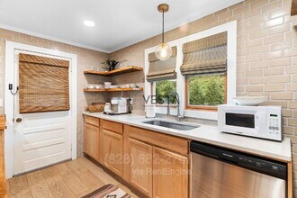 435 Reems Creek Rd in Weaverville, NC - Building Photo - Building Photo