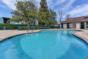 Greenridge Apartments in Sacramento, CA - Building Photo