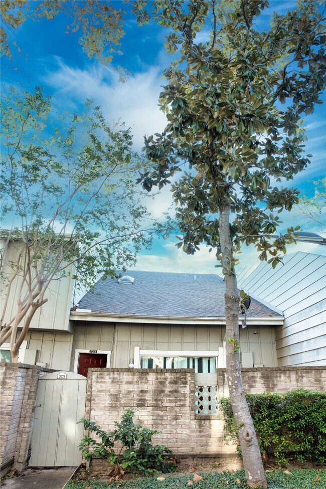 7075 Greenway Chase St