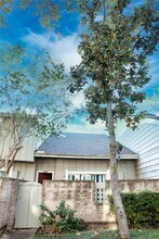 7075 Greenway Chase St in Houston, TX - Building Photo - Building Photo