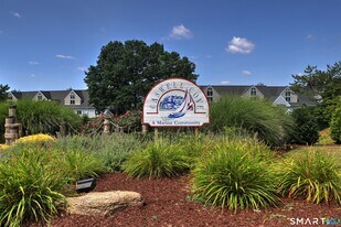 1433 Windward Rd in Milford, CT - Building Photo