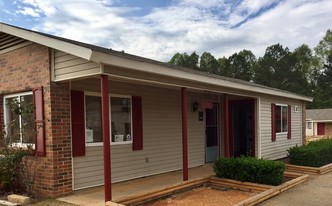 Pinewood Apartments in Camden, AL - Building Photo