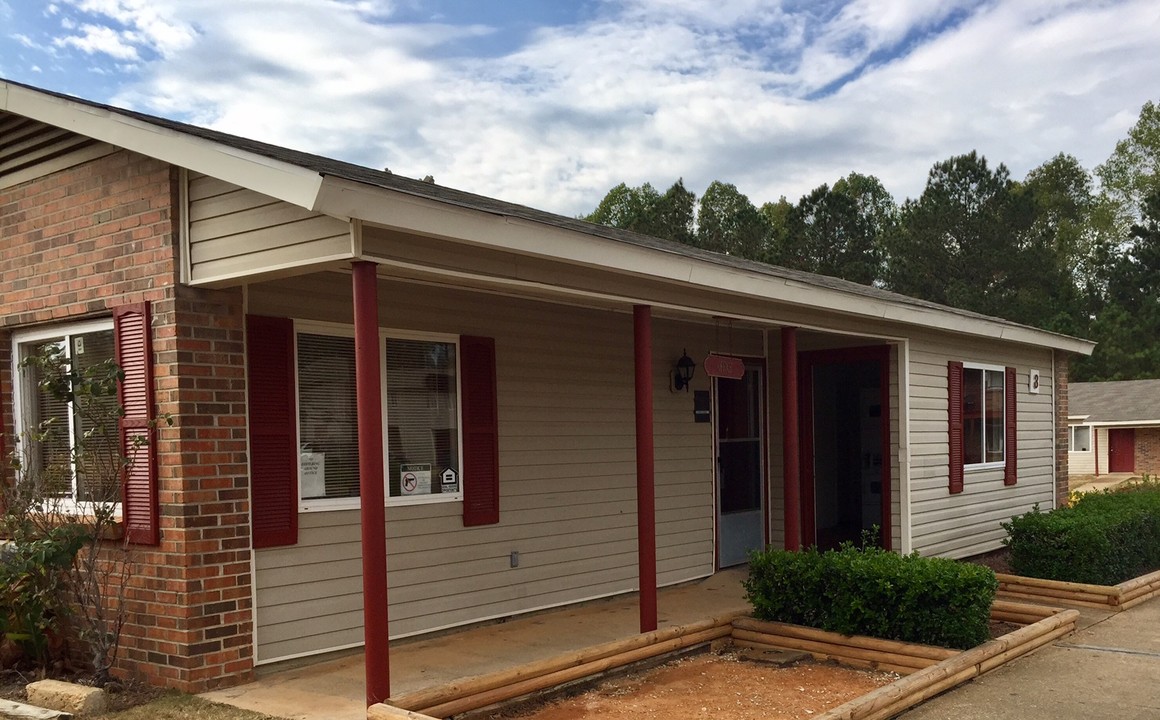 Pinewood Apartments in Camden, AL - Foto de edificio