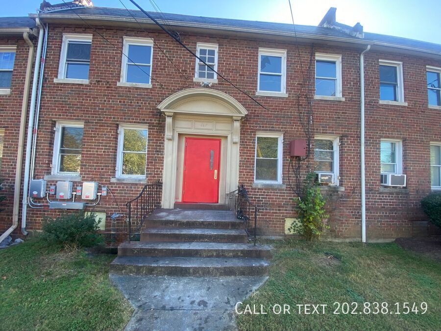 167 35th St SE in Washington, DC - Building Photo