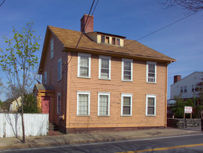 390 Main St in Warren, RI - Building Photo - Building Photo