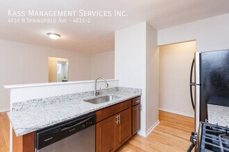4816 N Springfield Ave in Chicago, IL - Foto de edificio - Building Photo