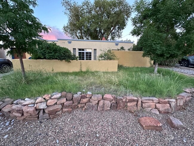 732 Loma Vista Dr NE in Albuquerque, NM - Building Photo - Building Photo