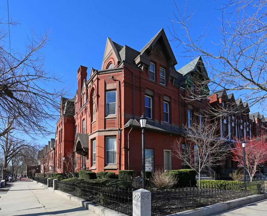 4200 Walnut St in Philadelphia, PA - Building Photo