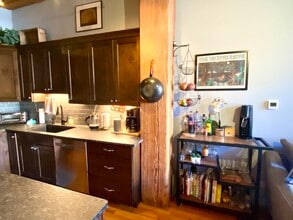 1250 W Van Buren St in Chicago, IL - Building Photo - Building Photo