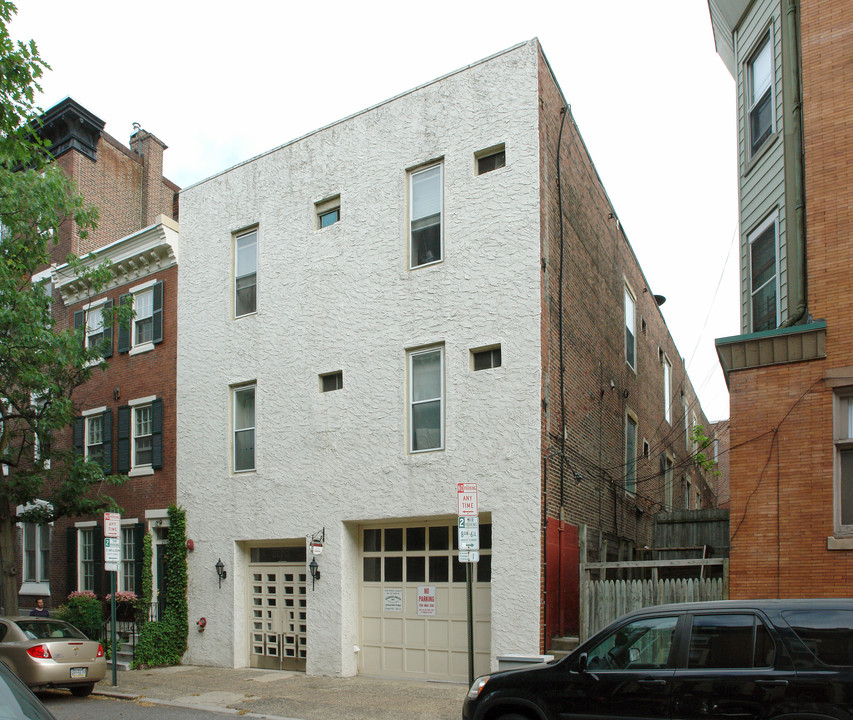 2311-2313 Spruce St in Philadelphia, PA - Building Photo