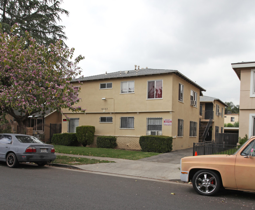 14123 Delano St in Van Nuys, CA - Foto de edificio