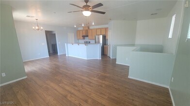 4350 Westbury Square St in North Las Vegas, NV - Foto de edificio - Building Photo