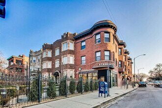 2757 W Logan Blvd in Chicago, IL - Building Photo - Building Photo