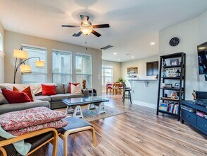 9500 Hunter Ln in Austin, TX - Building Photo - Building Photo