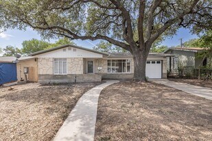222 Dryden Dr in San Antonio, TX - Building Photo