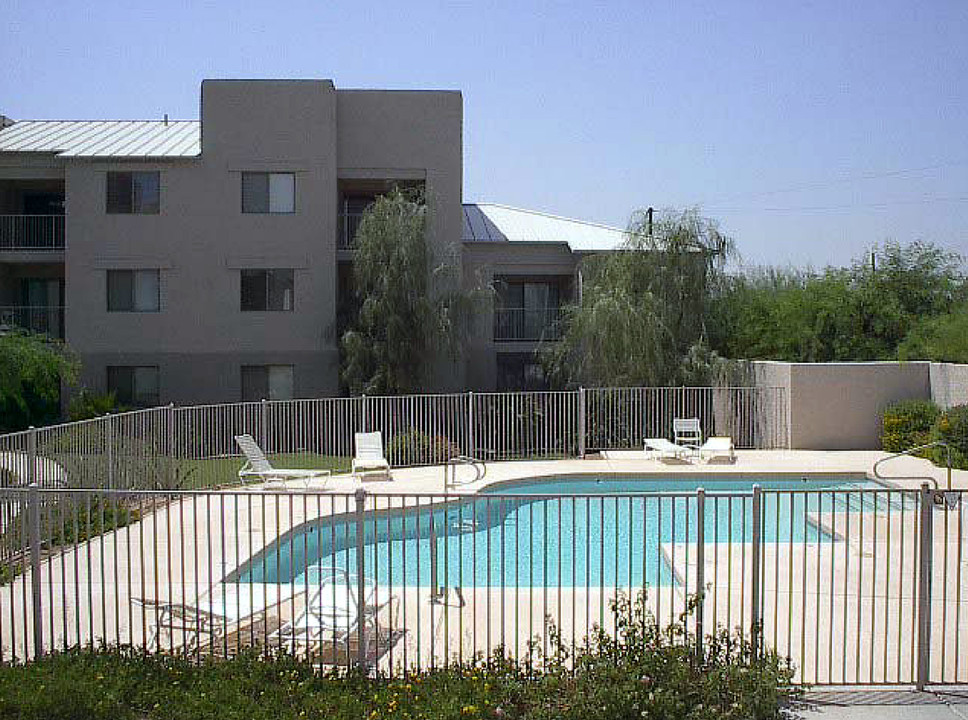 University Palms Apartments in Tempe, AZ - Foto de edificio