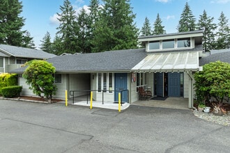Sunset View Apartments - 55+ Community in University Place, WA - Foto de edificio - Building Photo