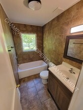 5508 Harvard Ave in Raytown, MO - Foto de edificio - Building Photo