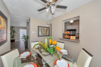 Watersong Villas Town homes & Apartments in Dallas, TX - Building Photo - Building Photo