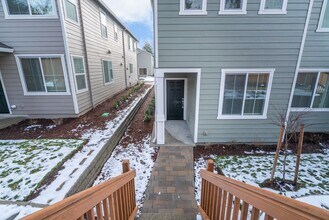 68 NE 134th Pl in Portland, OR - Building Photo - Building Photo