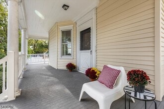 11 Mountain View Pl in Montclair, NJ - Building Photo - Building Photo