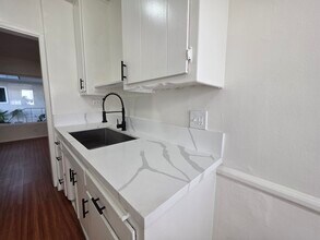 439 S Catalina St in Los Angeles, CA - Foto de edificio - Building Photo