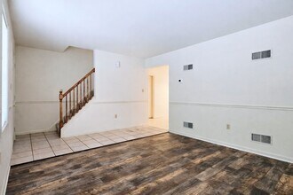 83 Brookfield Rd in Lititz, PA - Foto de edificio - Building Photo