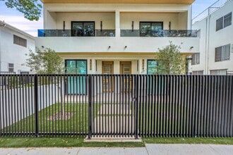5026 Cahuenga Blvd in Los Angeles, CA - Building Photo - Building Photo