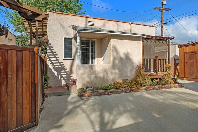 4044 Huron Ave, Unit A in Culver City, CA - Building Photo - Building Photo