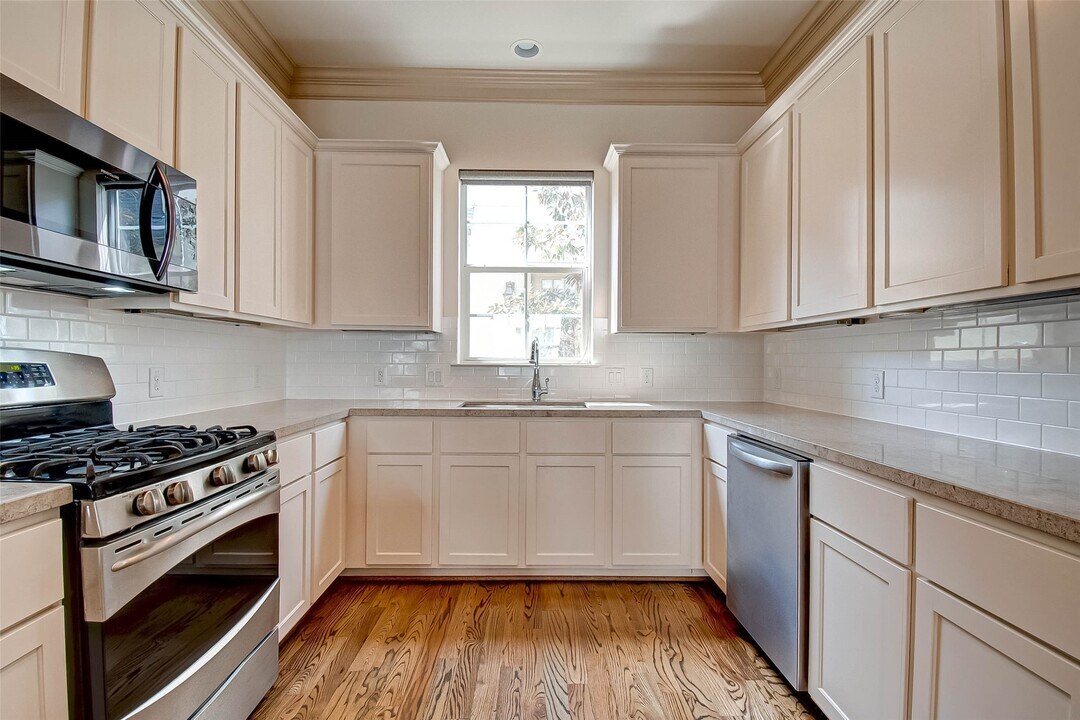 4031 Bellefontaine in Houston, TX - Building Photo