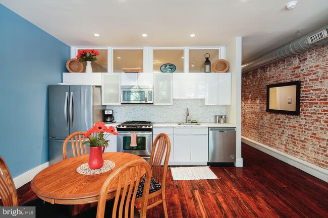 126 N 3rd St-Unit -2 in Philadelphia, PA - Building Photo - Building Photo
