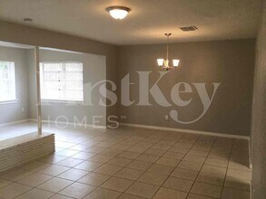 980 NW 182nd St in Miami, FL - Building Photo - Building Photo