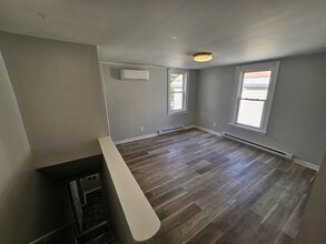 142 Washington St in Saratoga Springs, NY - Foto de edificio - Building Photo