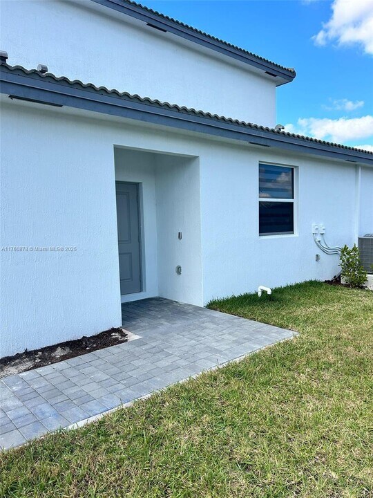 19801 SW 322nd St-Unit -A in Homestead, FL - Building Photo