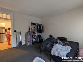 822 Beacon St, Unit 2 in Boston, MA - Building Photo - Building Photo