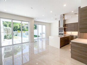 11843 SW 81st Rd in Miami, FL - Building Photo - Building Photo